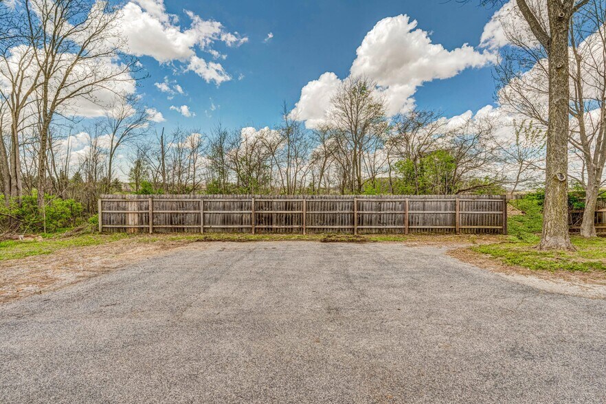 More Photos Of 1344 E 500 N, Albion Veterinarian Kennel For Sale