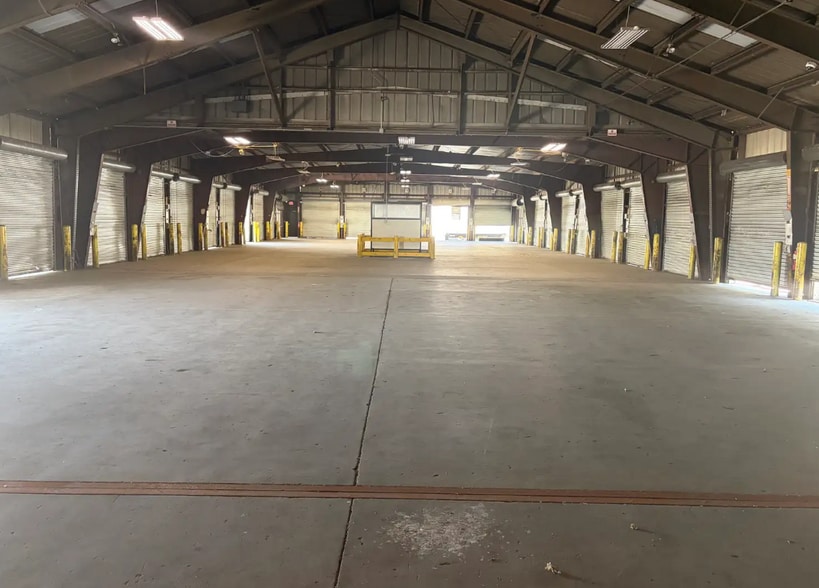 More Photos Of 1400 Federal St, Grand Rapids Truck Terminal For Sale