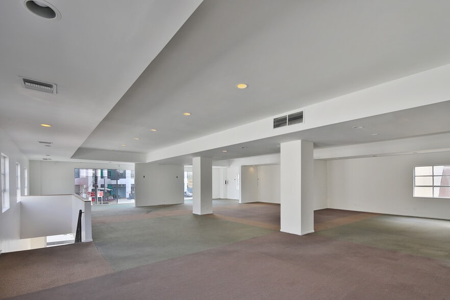 More Photos Of 853-857 N La Cienega Blvd, West Hollywood Restaurant For Lease