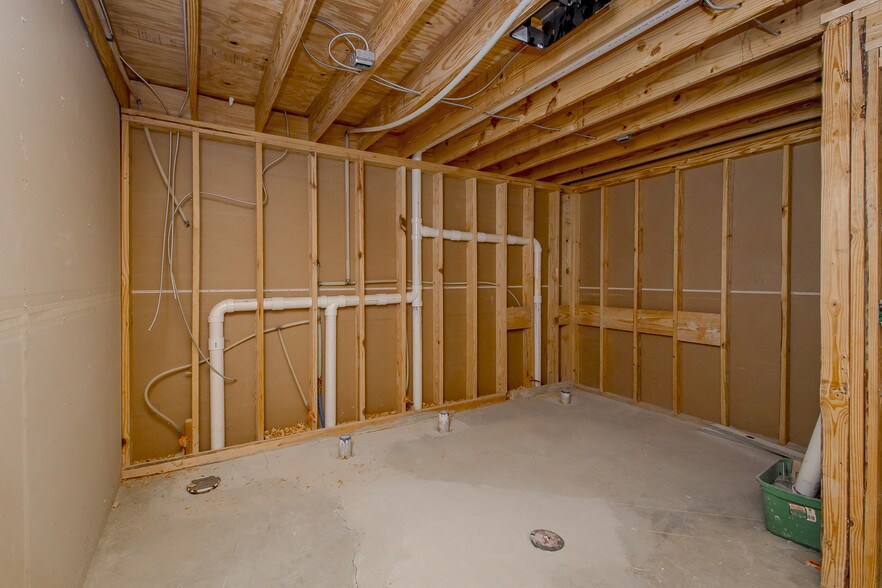 More Photos Of 4001 Nicholson Dr, Baton Rouge Hotel For Lease