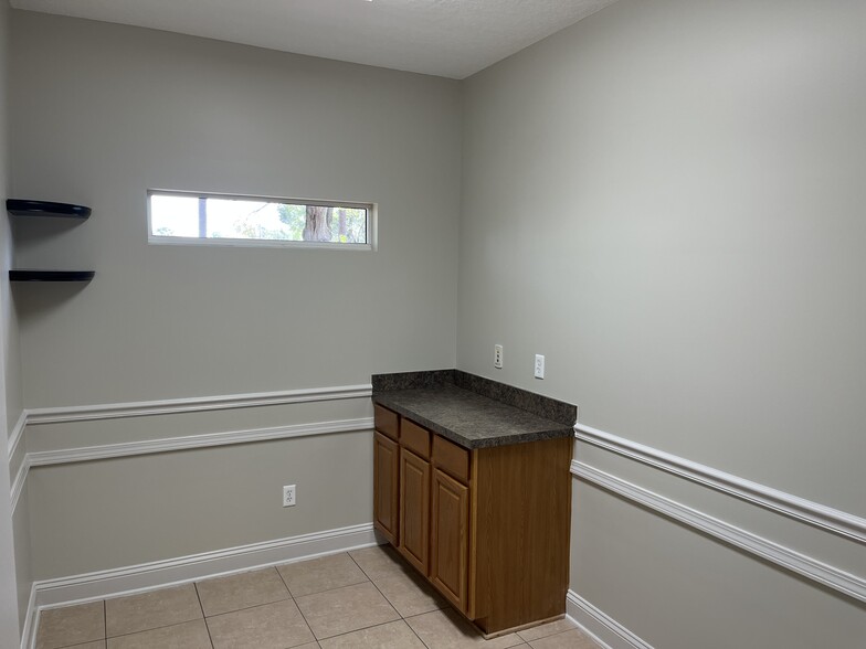 More Photos Of 8141 Ramona Blvd, Jacksonville Medical For Lease