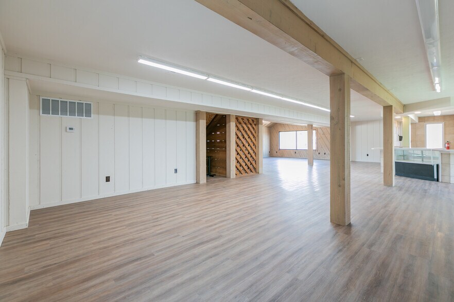 More Photos Of 1116 W Highway 76, Branson General Retail For Lease