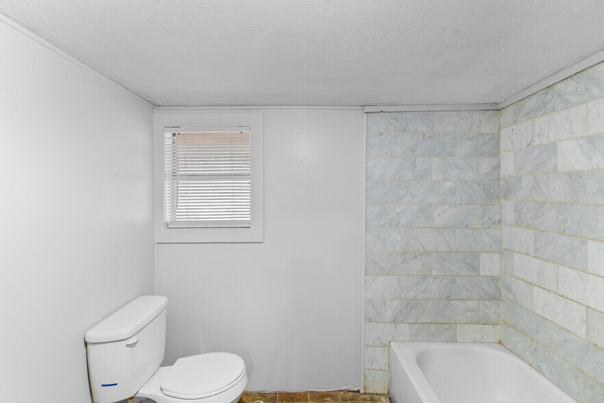 More Photos Of 31 Jackson Rd, Huntsville Apartments For Sale