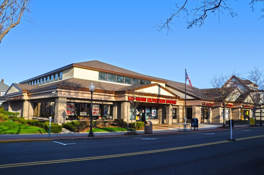 More Photos Of 140-170 Deer Park Ave, Babylon Storefront Retail Office For Lease