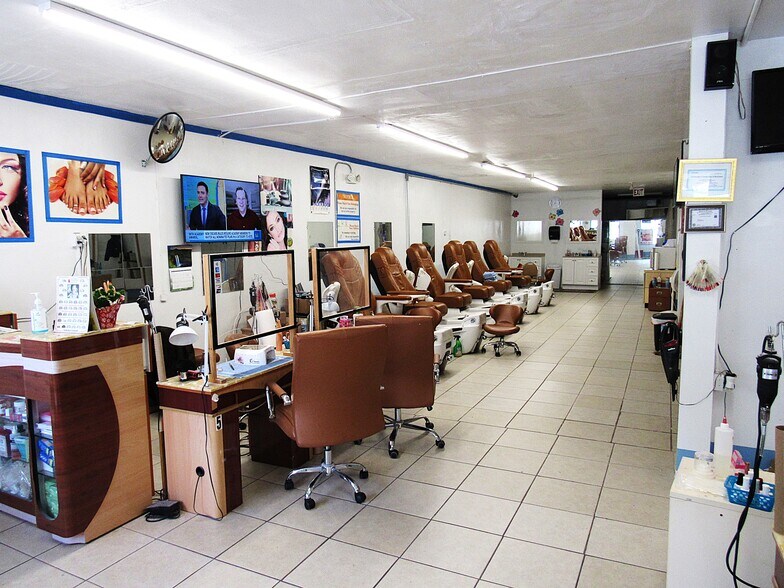 More Photos Of 730 E Edwardsville Rd, Wood River Restaurant For Sale