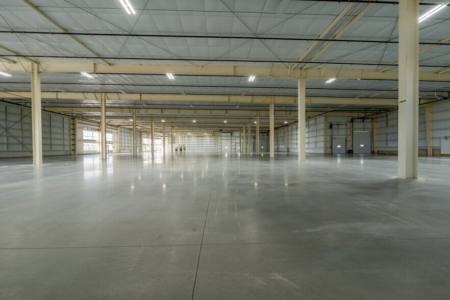 More Photos Of 155 Dennis Rd, St Thomas Distribution For Lease