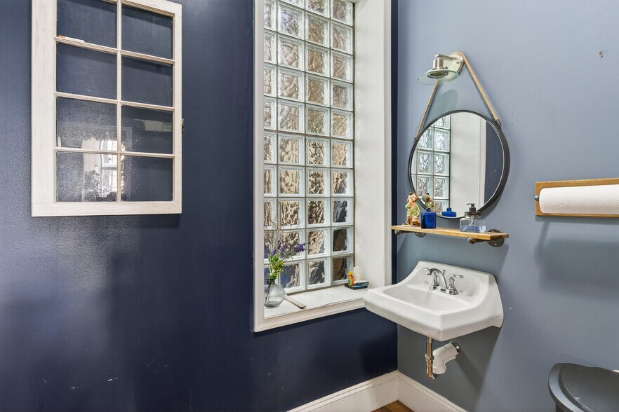 More Photos Of 27 S Main St, Phoenixville Storefront Retail Residential For Lease