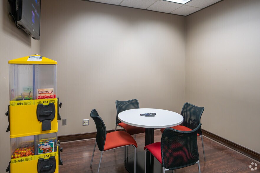 More Photos Of 1-2 Chase Corporate Dr, Hoover Coworking Space