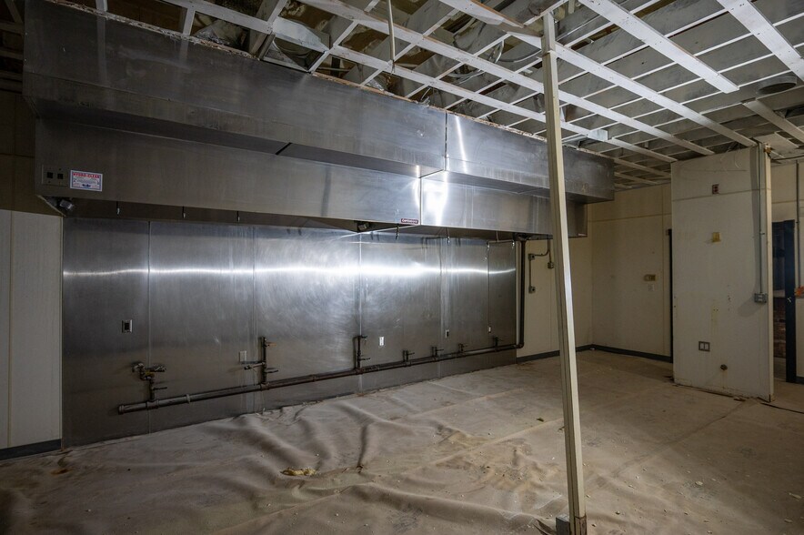 More Photos Of 211 S Magnolia St, Woodville Flex For Sale