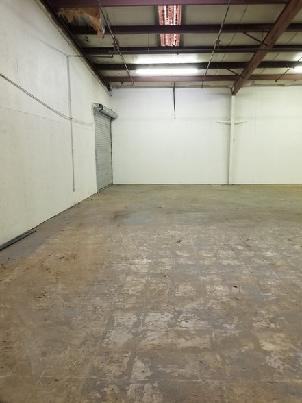 More Photos Of 4528 Stonegate Industrial Blvd, Stone Mountain Distribution For Lease