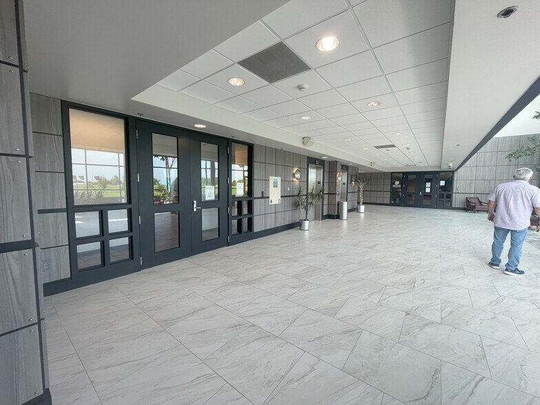 More Photos Of 7919 Mid America Blvd, Oklahoma City Unknown For Lease