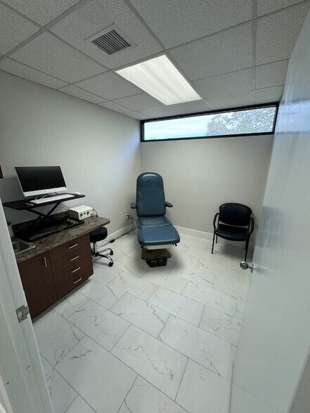 More Photos Of 6711 38th Ave N, Saint Petersburg Medical For Lease