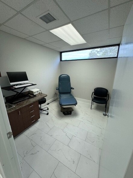 More Photos Of 6711 38th Ave N, Saint Petersburg Medical For Sale