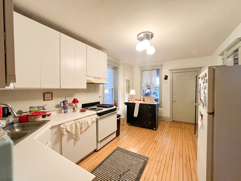 More Photos Of 2442 N Ashland Ave, Chicago Multifamily For Sale