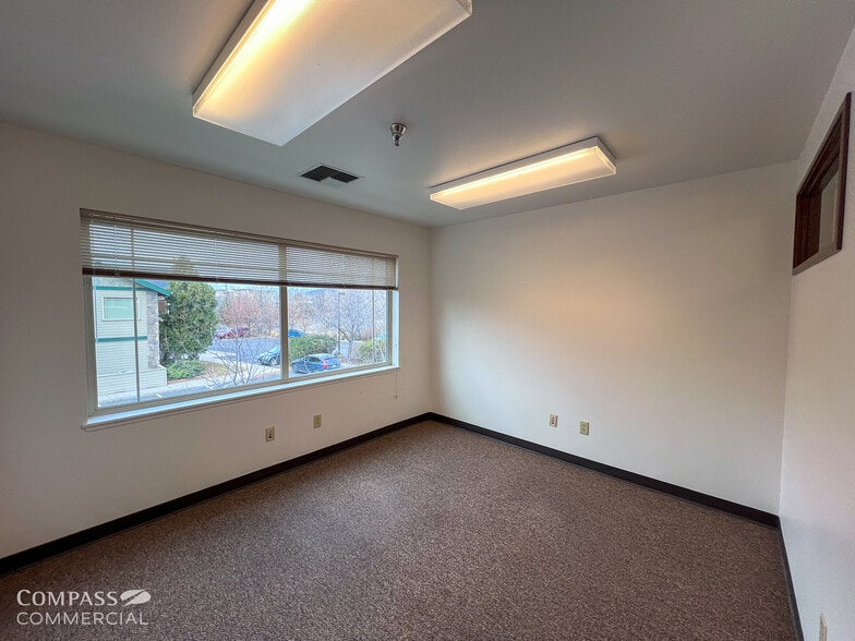 More Photos Of 231 SW Scalehouse Loop, Bend Office For Lease