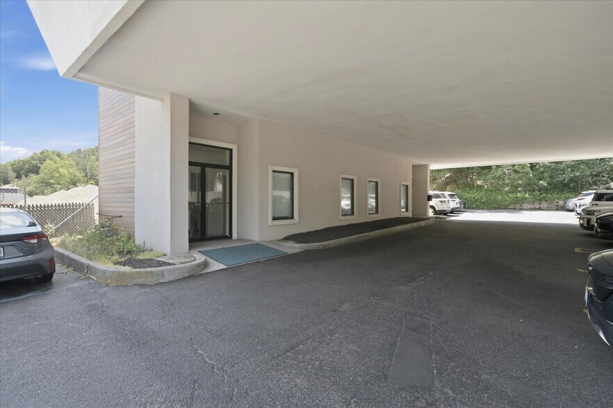 More Photos Of 1038 West Jericho Tpke, Smithtown Office For Sale