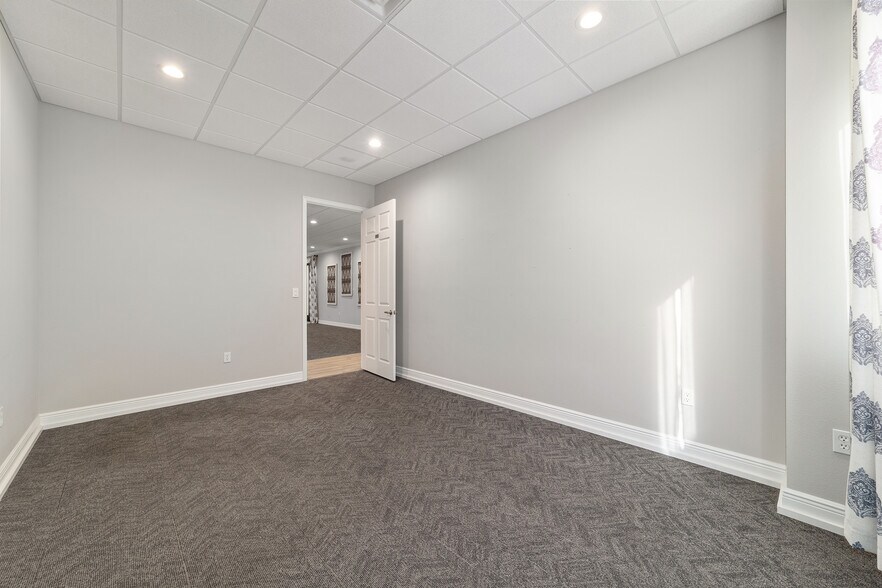 More Photos Of 809 County Road 466, The Villages Medical For Sale