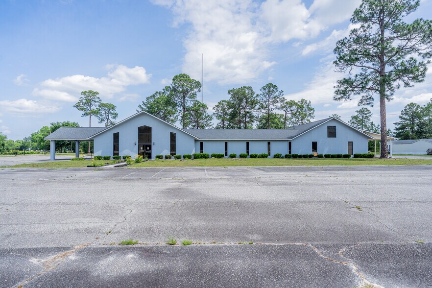 More Photos Of 128 University Blvd, Waycross Flex For Sale