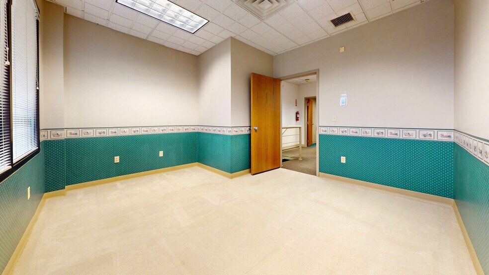 More Photos Of 2228-2230 Sunset Blvd, Steubenville Office For Lease