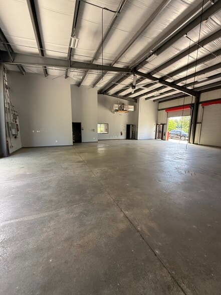 More Photos Of 2101 Dogwood Industrial Cir, Conyers Warehouse For Sale