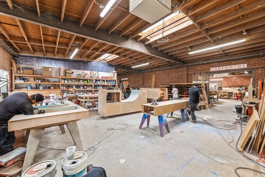 More Photos Of 1458 E 58th Pl, Los Angeles Showroom For Lease