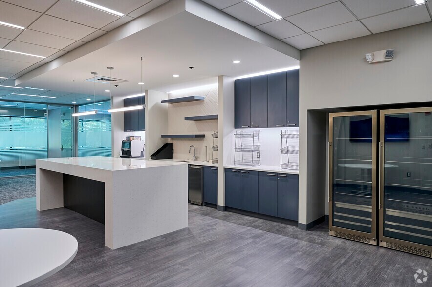 More Photos Of 20400 Observation Dr, Germantown Medical For Lease