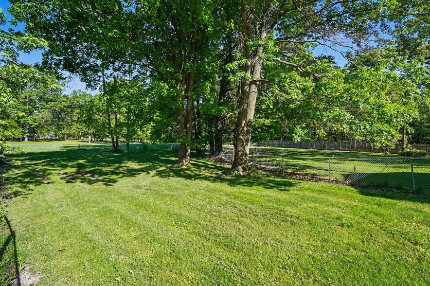 More Photos Of 4250 Herr Fieldhouse Rd, Southington Veterinarian Kennel For Sale