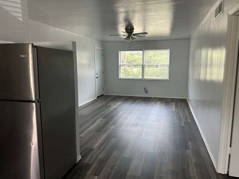 More Photos Of 2266 W Oak St, Denton Apartments For Sale