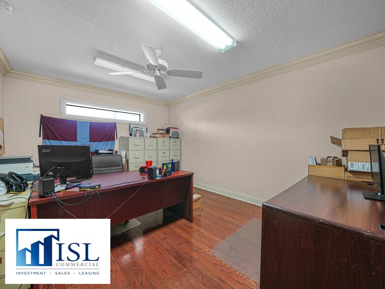 More Photos Of 112 N Poplar Ave, Sanford Flex For Sale