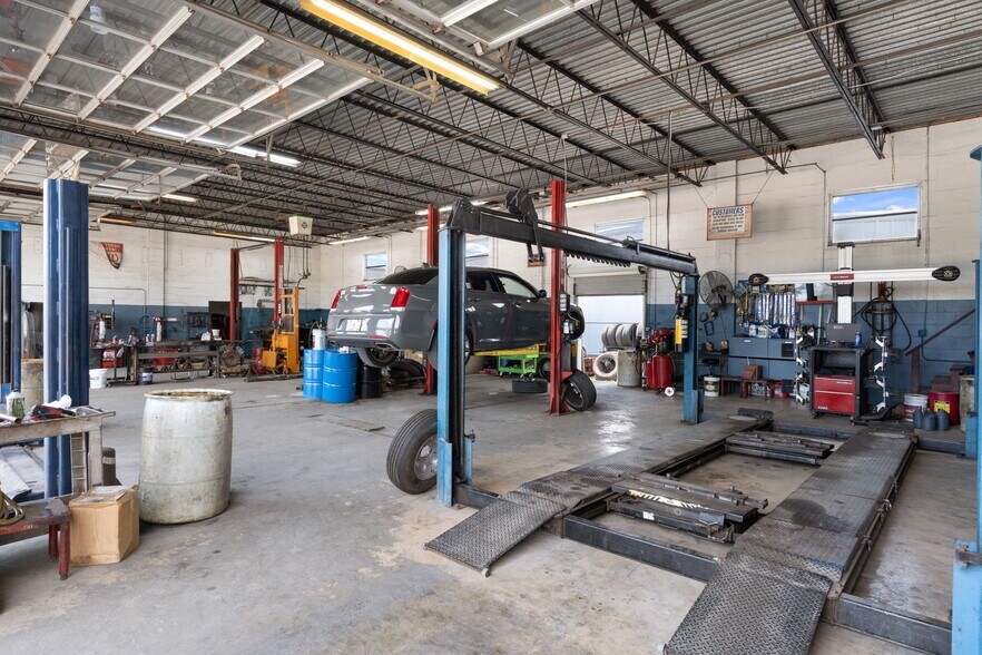 More Photos Of 6826 Ridge Rd, Port Richey Auto Repair For Sale