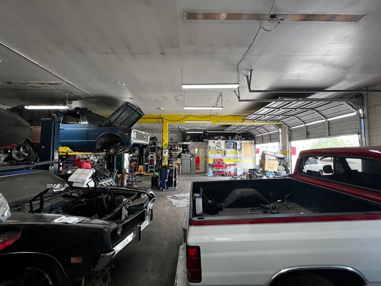 More Photos Of 201 S Navajo St, Denver Auto Repair For Sale