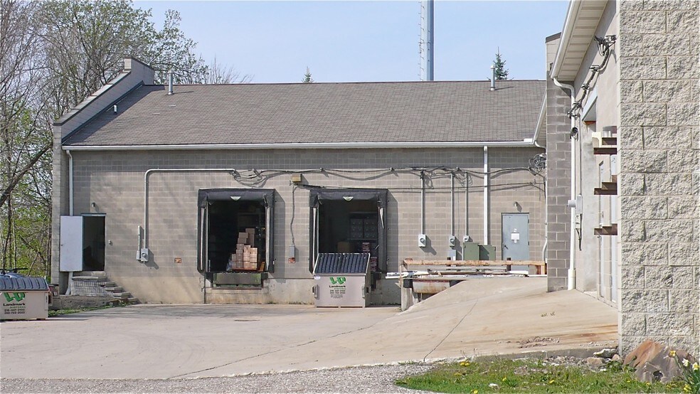 More Photos Of 7207 Chagrin Rd, Chagrin Falls Showroom For Sale