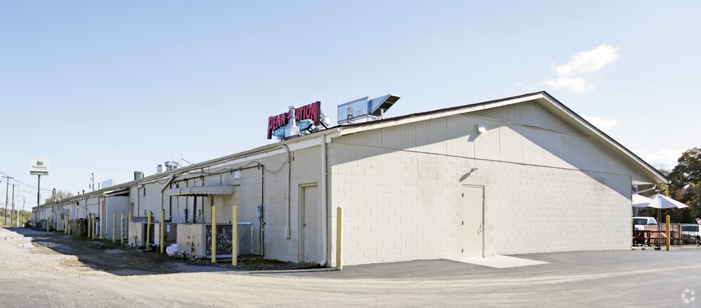 More Photos Of 7007-7025 Kingston Pike, Knoxville Unknown For Lease
