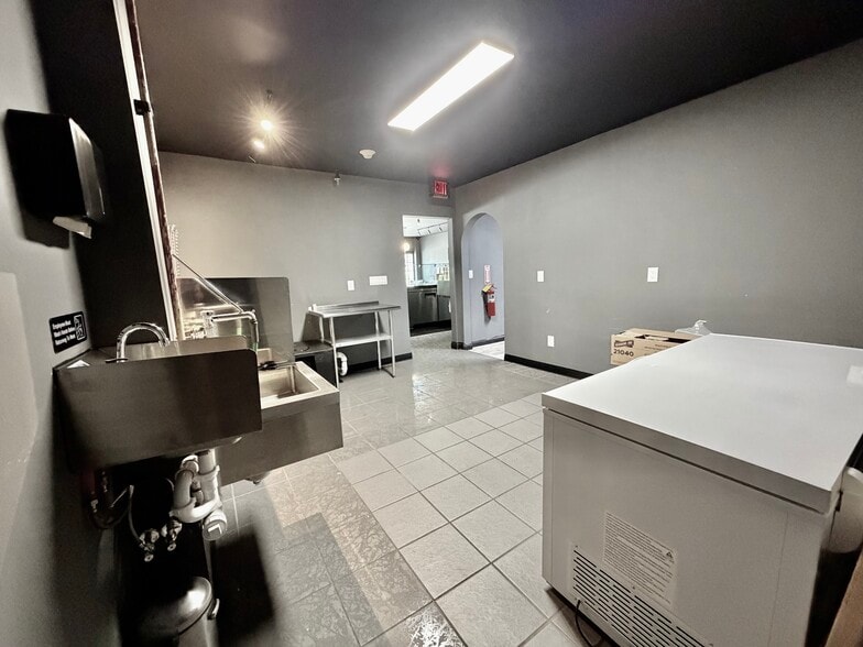 More Photos Of 23-35 Tokeneke Rd, Darien Unknown For Lease