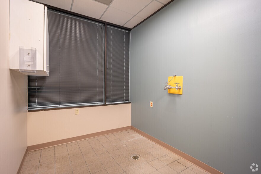 More Photos Of 17270 Red Oak Dr, Houston Medical For Sale