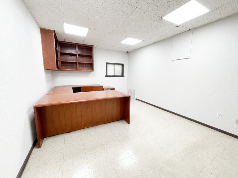 More Photos Of 1201 E 50th St, Lubbock Warehouse For Lease