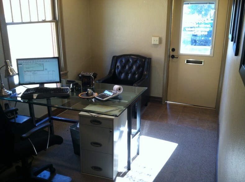 More Photos Of 125 1/2 W Mountain Ave, Las Cruces Office For Lease
