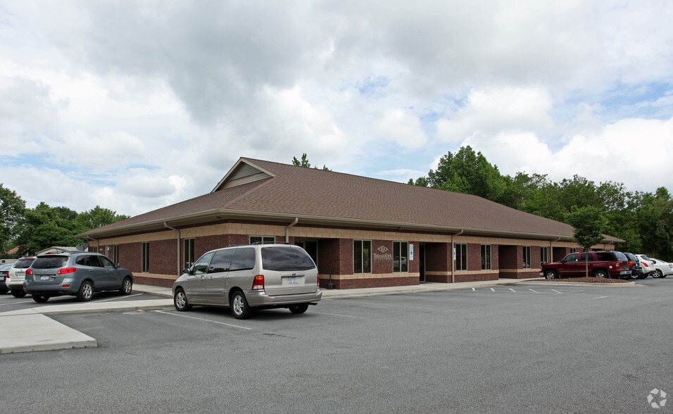 More Photos Of 10564 N Main St, Archdale Medical For Lease