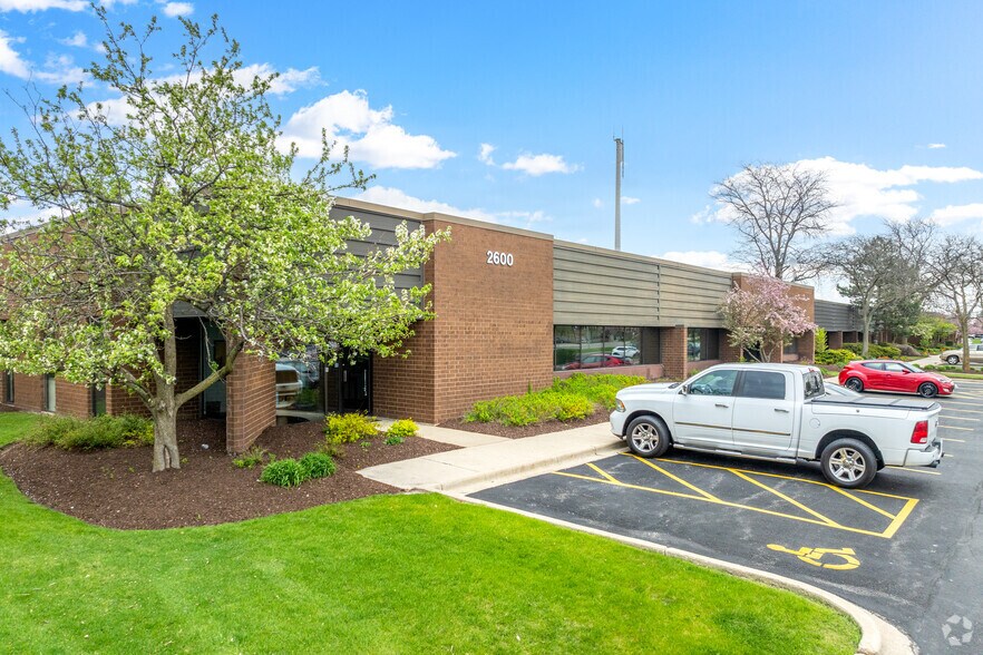 Primary Photo Of 2600 Warrenville Rd, Downers Grove Office For Lease