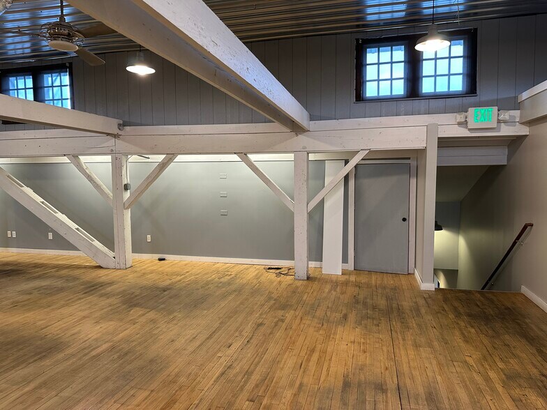 More Photos Of 9130 Otis Ave, Indianapolis Flex For Lease