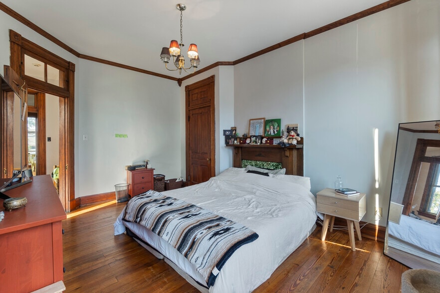 More Photos Of 411 E 10th St, Newport Storefront Retail Residential For Sale