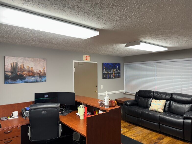 More Photos Of 5643 Cheviot Rd, Cincinnati Office For Lease