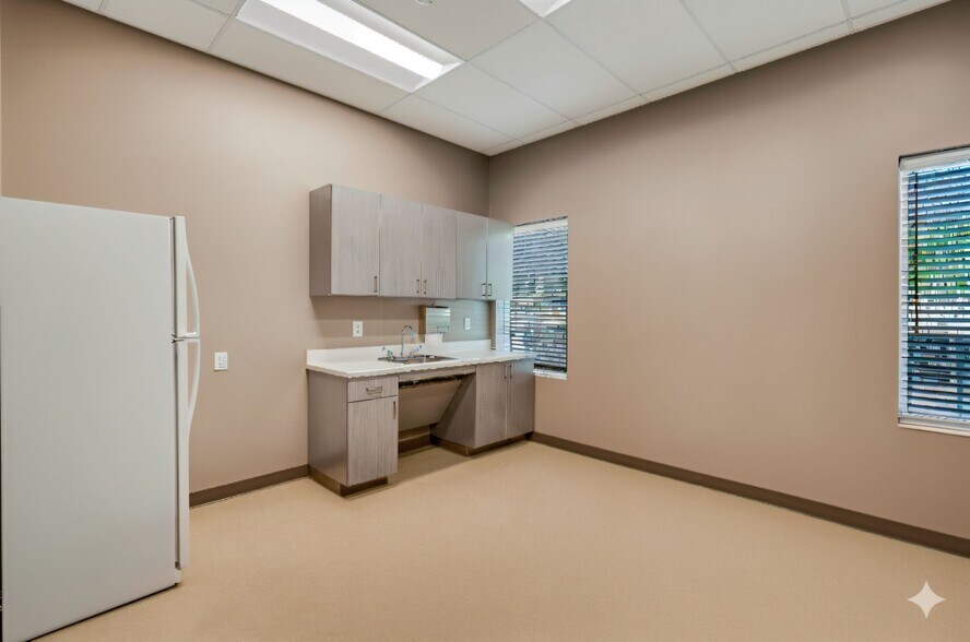 More Photos Of 27511 Interstate 10, Boerne Office For Sale