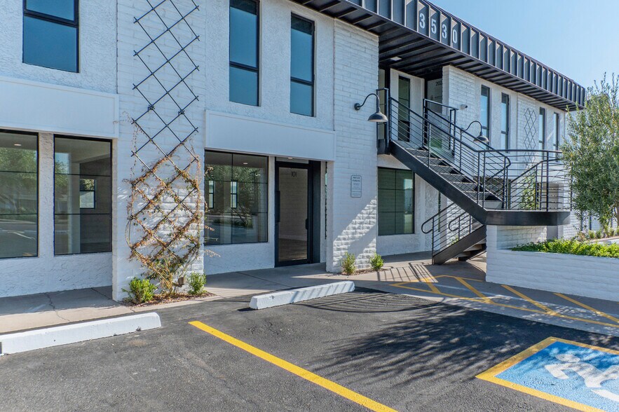 More Photos Of 3530 E Indian School Rd, Phoenix Office For Lease