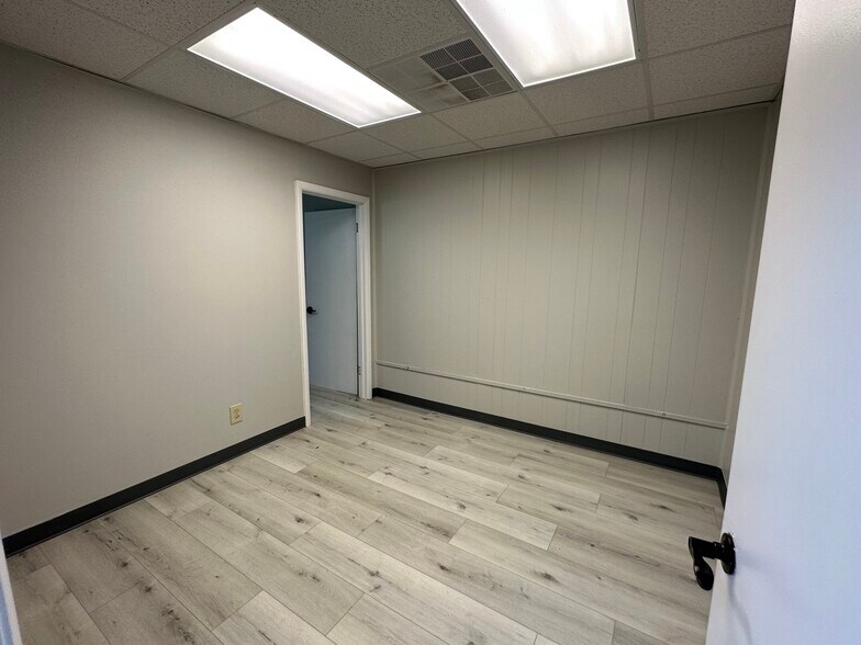 More Photos Of 1401 Applewood Dr, Dalton Medical For Lease