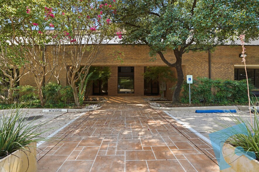 More Photos Of 250 Decker Dr, Irving Office For Lease