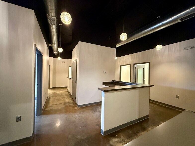 More Photos Of 2105 Juniper Lake Rd, West End Medical For Lease