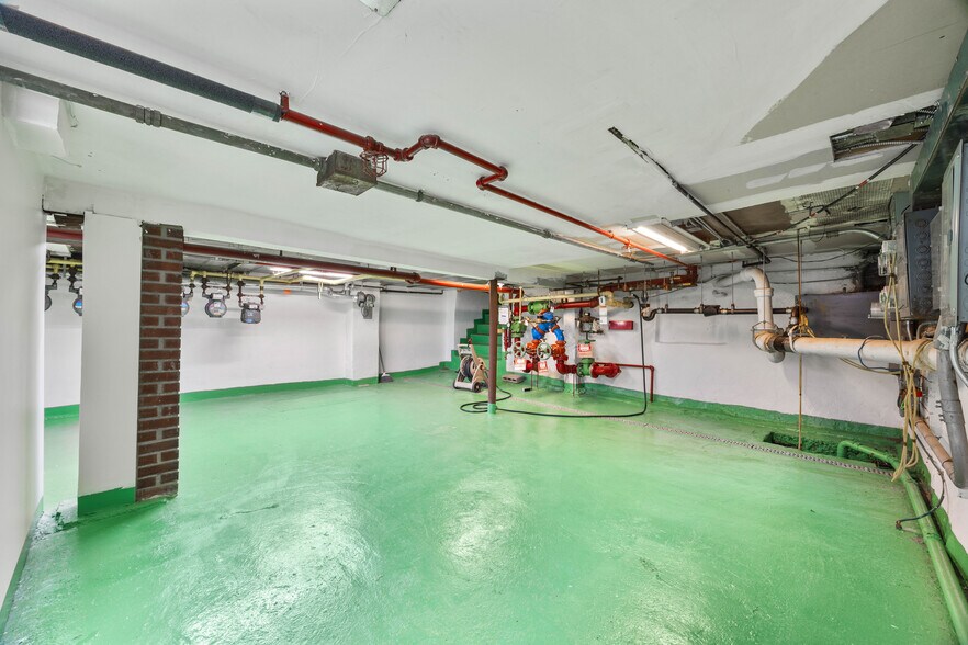 More Photos Of 45-44 Vernon Blvd, Long Island City Apartments For Lease