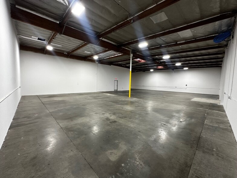 More Photos Of 15610-15630 S Figueroa St, Gardena Warehouse For Lease