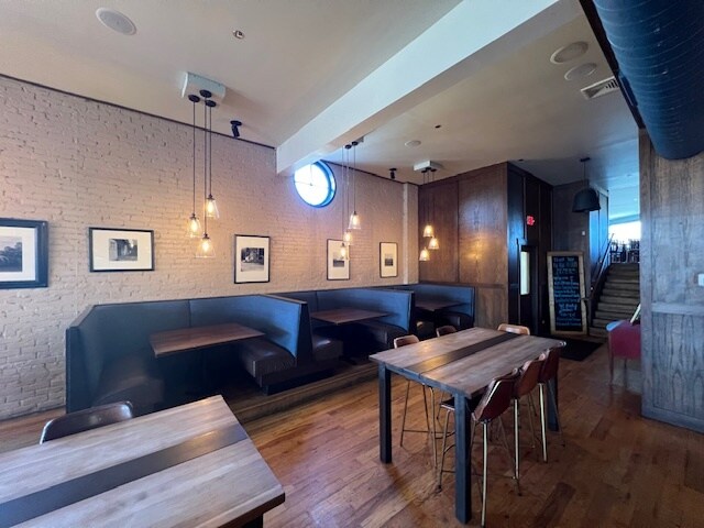 More Photos Of 98 W Main St, West Dundee Restaurant For Lease